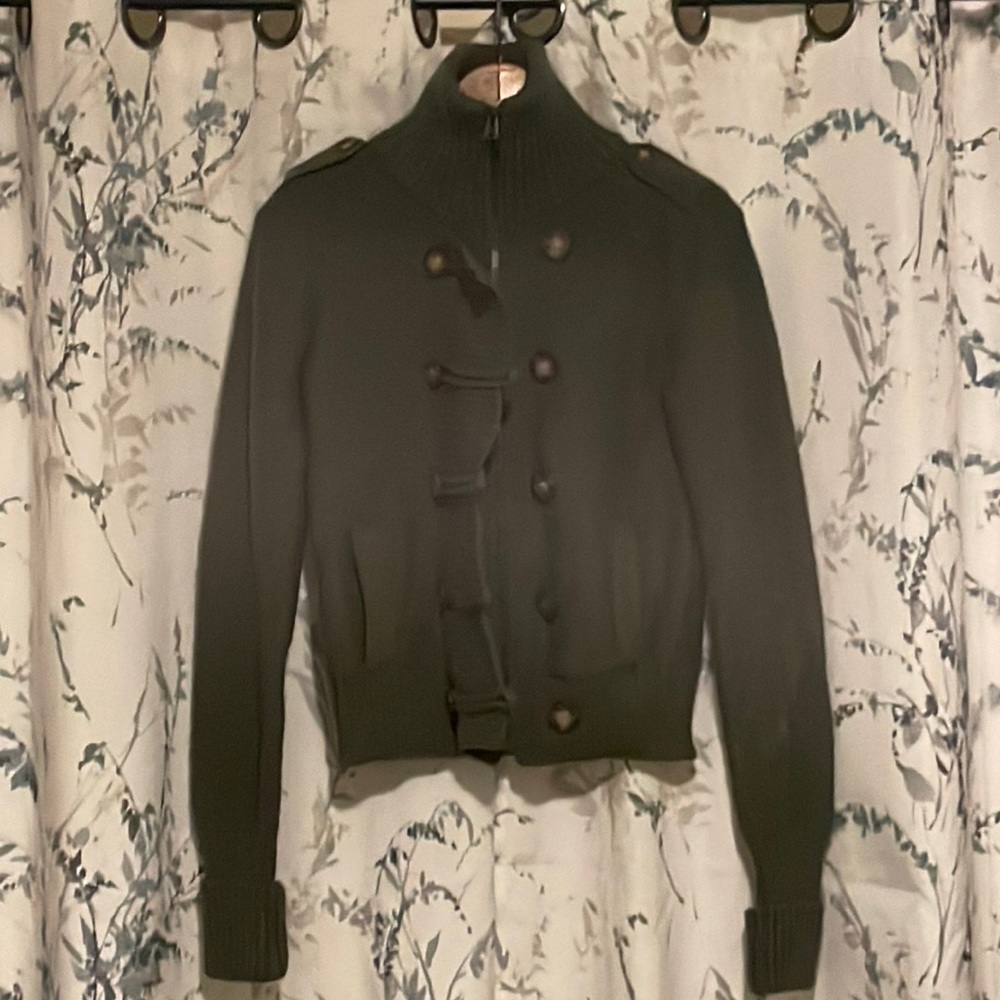 Dark green zip up sweater like new. Used once.